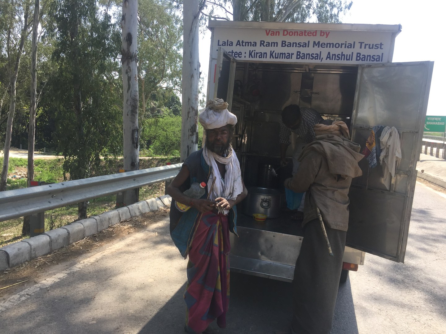 Volunteers distributing nutritious food packets along GT Road highway